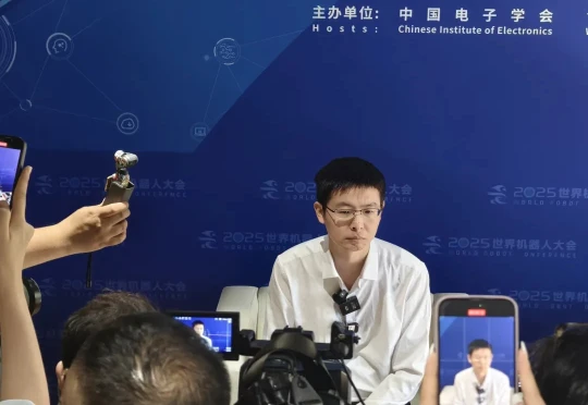 聊模型的王兴兴