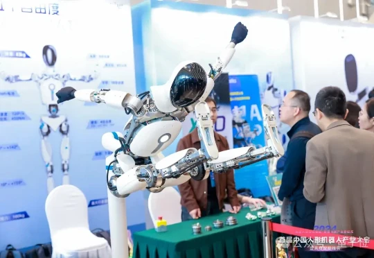 宇树180芭蕾机器人，究竟啥水平？